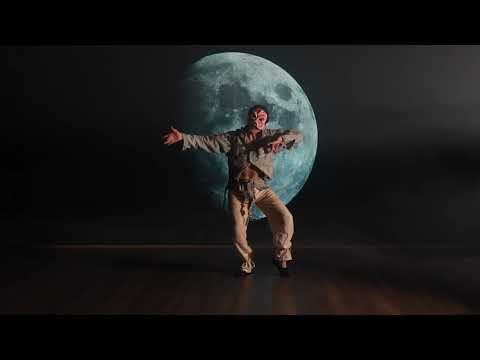 Arlecchino danza la Luna
