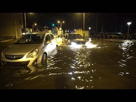 Sturmflut trifft die Ostseeküste