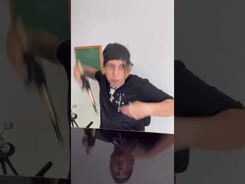 Cantores vs. Mcs na escola