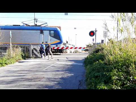Spoorwegovergang Albenga (I)//Railrosd crossing//Passaggio a livello