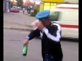Попытался разбить бутылку за ВДВ/lol(strangeworlds.at.ua) 