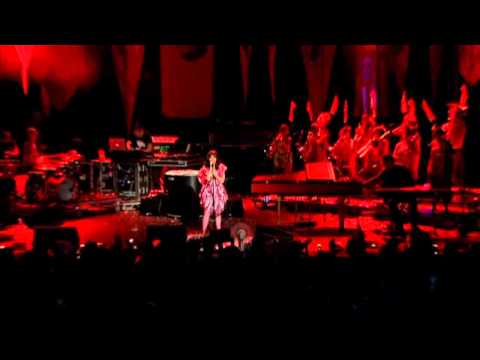 Björk - army of me (Live In Paris) HD