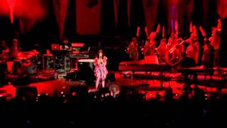 Björk - army of me (Live In Paris) HD