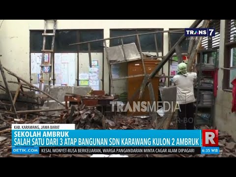 Atap Sekolah Ambruk di Karawang
