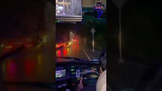 Download lagu Suasana hujan malam hari di dalam bus || syahdu😅👍#bus #busmania #shorts #basuri mp3