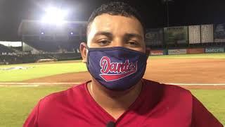 Omar Mendoza tumbó la cerca!