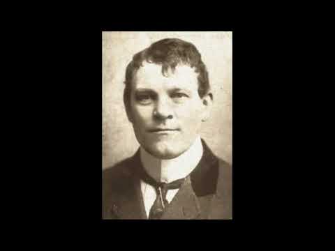 HOLD MADAMMEN I HUMØR - Skuespiller Frederik Jensen med klaver 1911