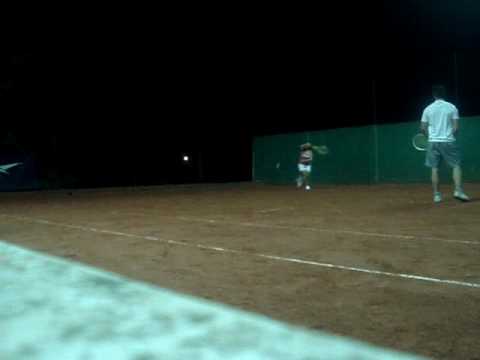 angela jugando al tennis