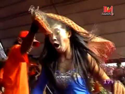 Norma Silvia lift and carry on a show 08