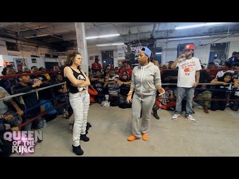 Looney Divine vs Star Smilez