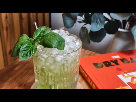 6 Easy Cocktail Garnishes!