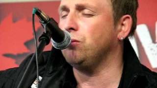 Johnny Reid performs an unheard song in the JRfm Fan Jam Lounge