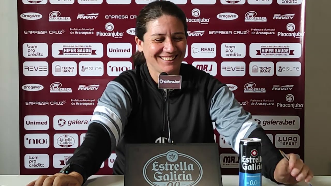 Coletiva pré-jogo com a treinadora Jéssica de Lima