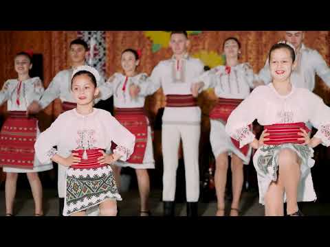 8. Suită de dansuri moldovenești, ansamblul „Cimpoeșul”