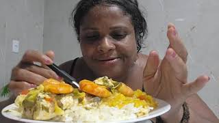 ALMOÇO DE HOJE PEIXE COM CAMARÃO  PIRAO ARROZ pimenta ardida 😋😋😋😋