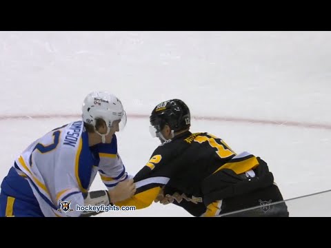 Tage Thompson vs Zach Aston Reese Dec 17, 2021