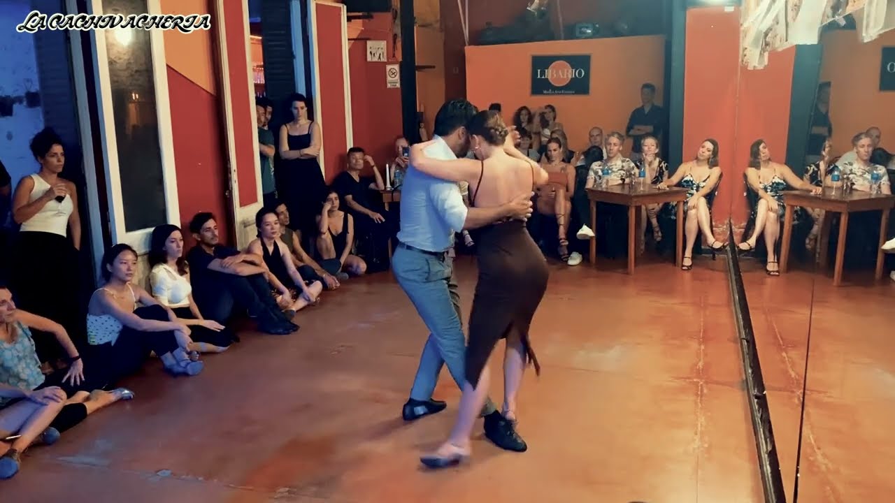 Vinicius Flores y Aneta Orlik show en La Cachivacheria Milonga