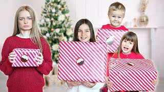 OPENING OUR CHRISTMAS PRESENTS EARLY! | Family Fizz