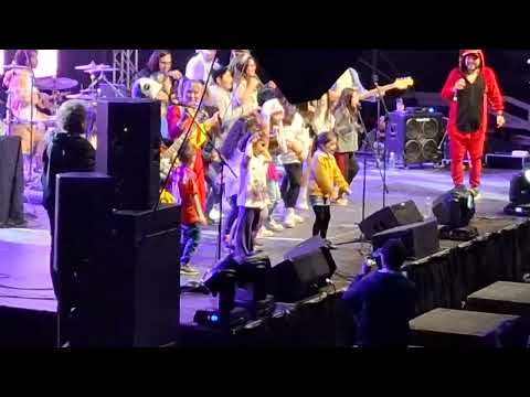 Baile final: Sinergia Kids y Tía Pucherito en el Polideportivo de Puerto Natales