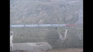 preview picture of video 'Soft sleeper ride between Xian and Baoji behind SS6 electric locomotive'