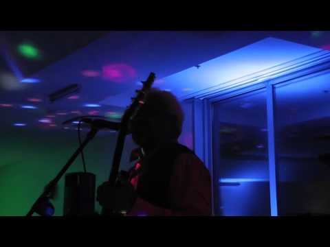 Les aventures de Pedro du Cameroun avec sa belle mère au Bikutsi La Cour des Grands 1/2