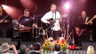 Holes in the floor of heaven - Steve Wariner live