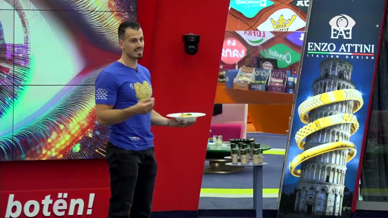 Mateo prezanton spaghetti-t që ka gatuar