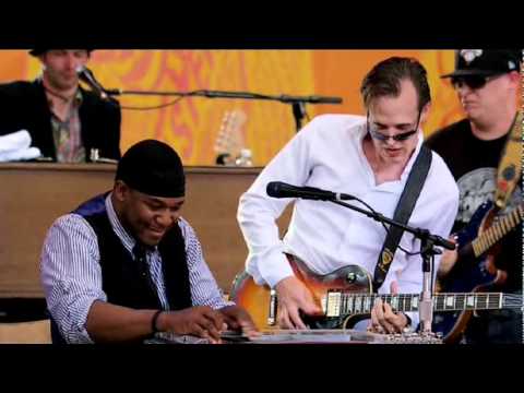 Crossroads 2010 .--4 tema Goink Down--Pino Daniele--Joe Bonamassa