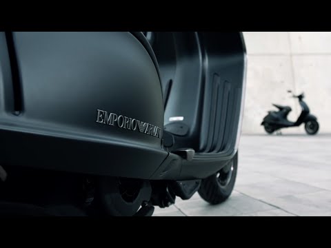 Vespa 946 Emporio Armani