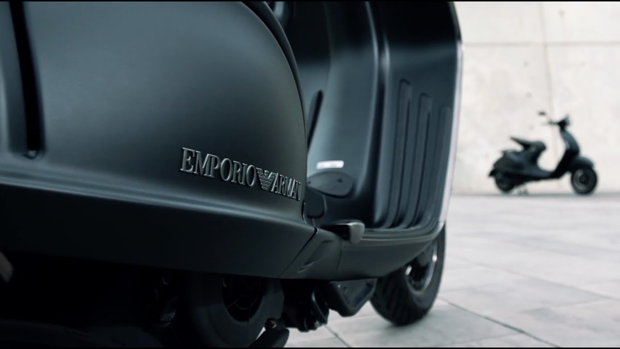 Vespa 946 Emporio Armani
