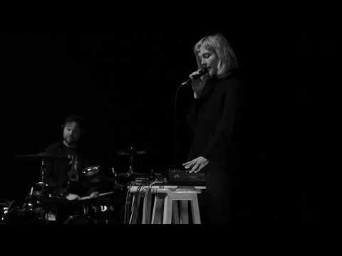 POLIÇA - Alive (Live)