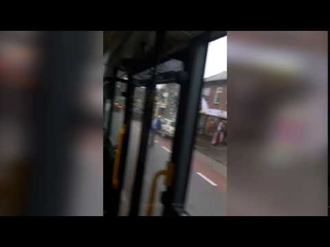 Chauffeur Apeldoorn doet boodschap en laat passagiers wachten