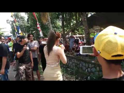 Fani primadona nyanyi lagu sayang sapa penonton turun panggung