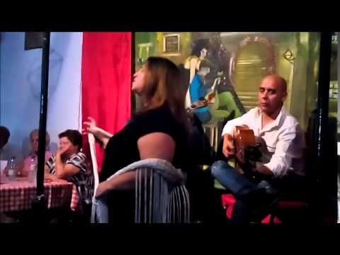 Não passes com ela à minha rua