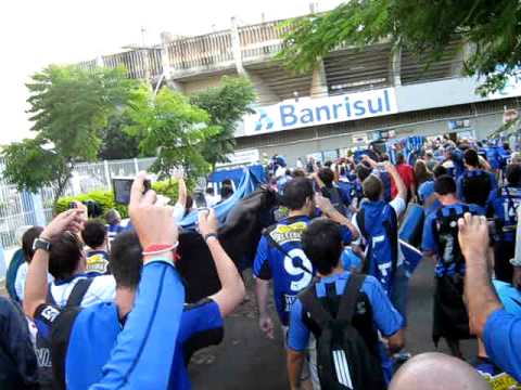 "Gremio - Liverpool  02-02-2011 134.AVI" Barra: Los Negros de la Cuchilla &bull; Club: Liverpool de Montevideo