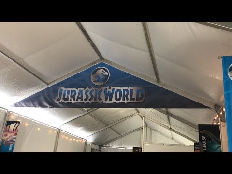 image-How many exhibits are in the Field Museum?