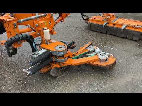 Video: New Holland T6.150 tractor with Mulac arm mower 1