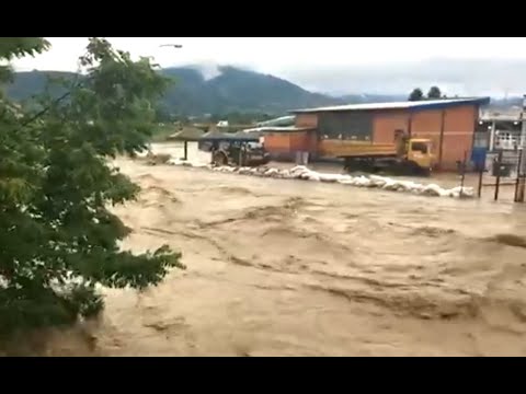 Poplavljen centar grada, reka nosi sve pred sobom. U Ljuboviji stanje alarmantno! 23.06.2020