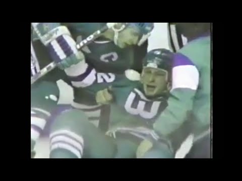 Robertson breaks his leg 11/29/86