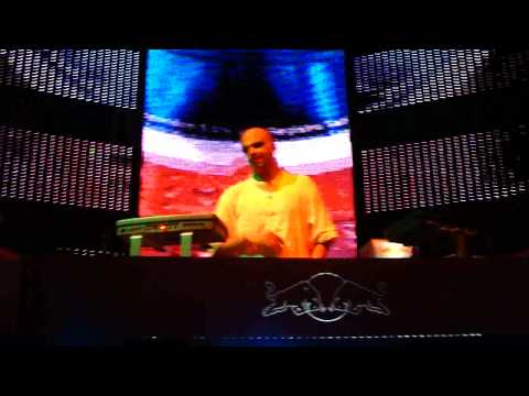 Roger Shah @ Guatemala playing Crawling & Guaba Beach