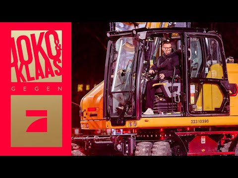 Joko & Klaas spießen Kleinwagen mit Bagger auf | Rübermachen