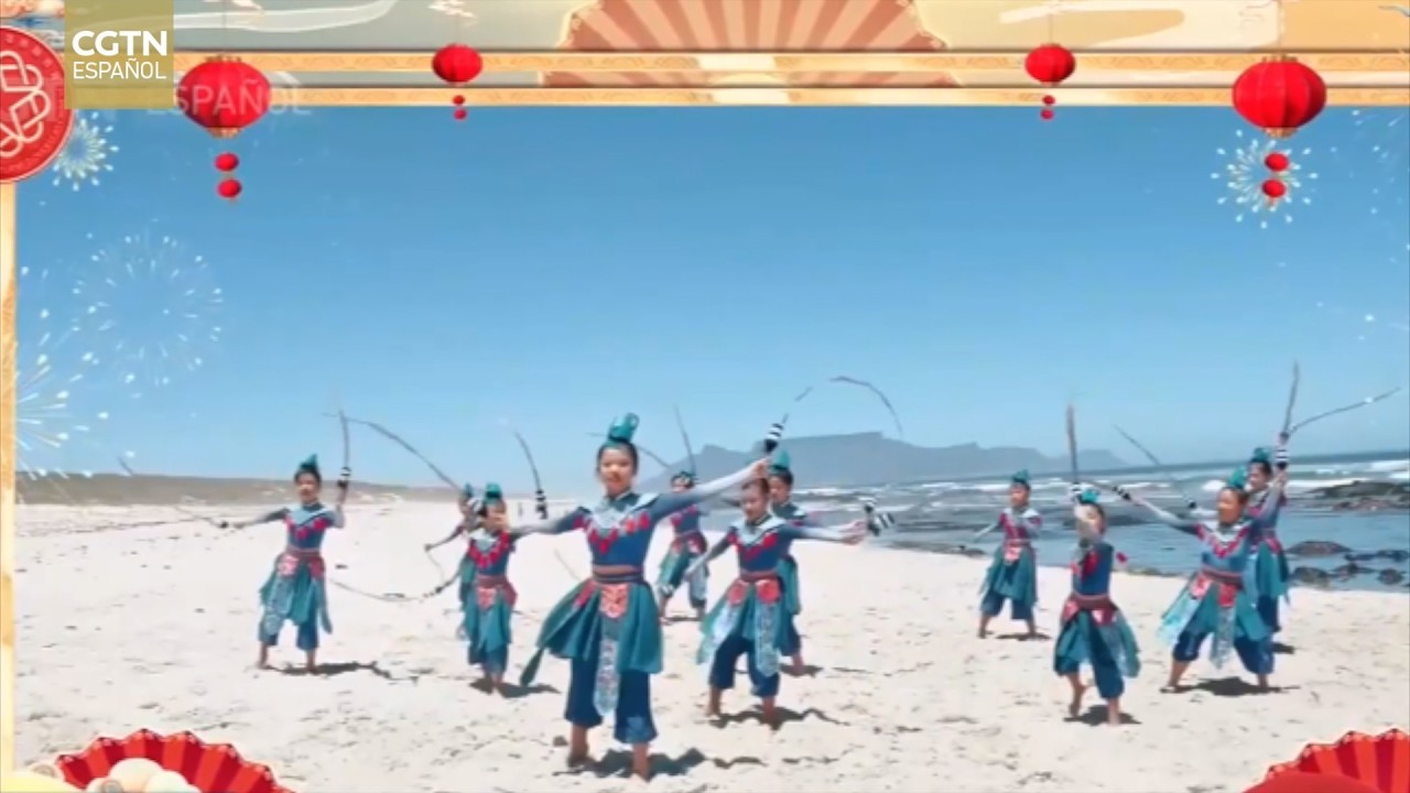 Los jóvenes chinos celebran sus raíces comunes en la Fiesta de los Faroles