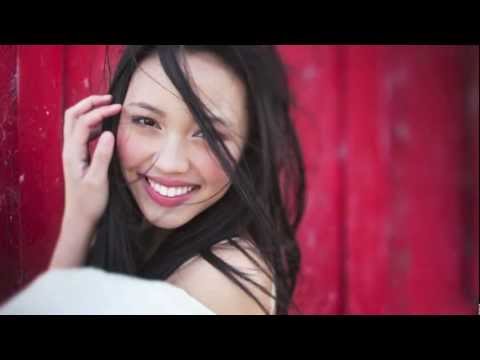 Andy Williams Tribute - Moon River covered by Thia Megia