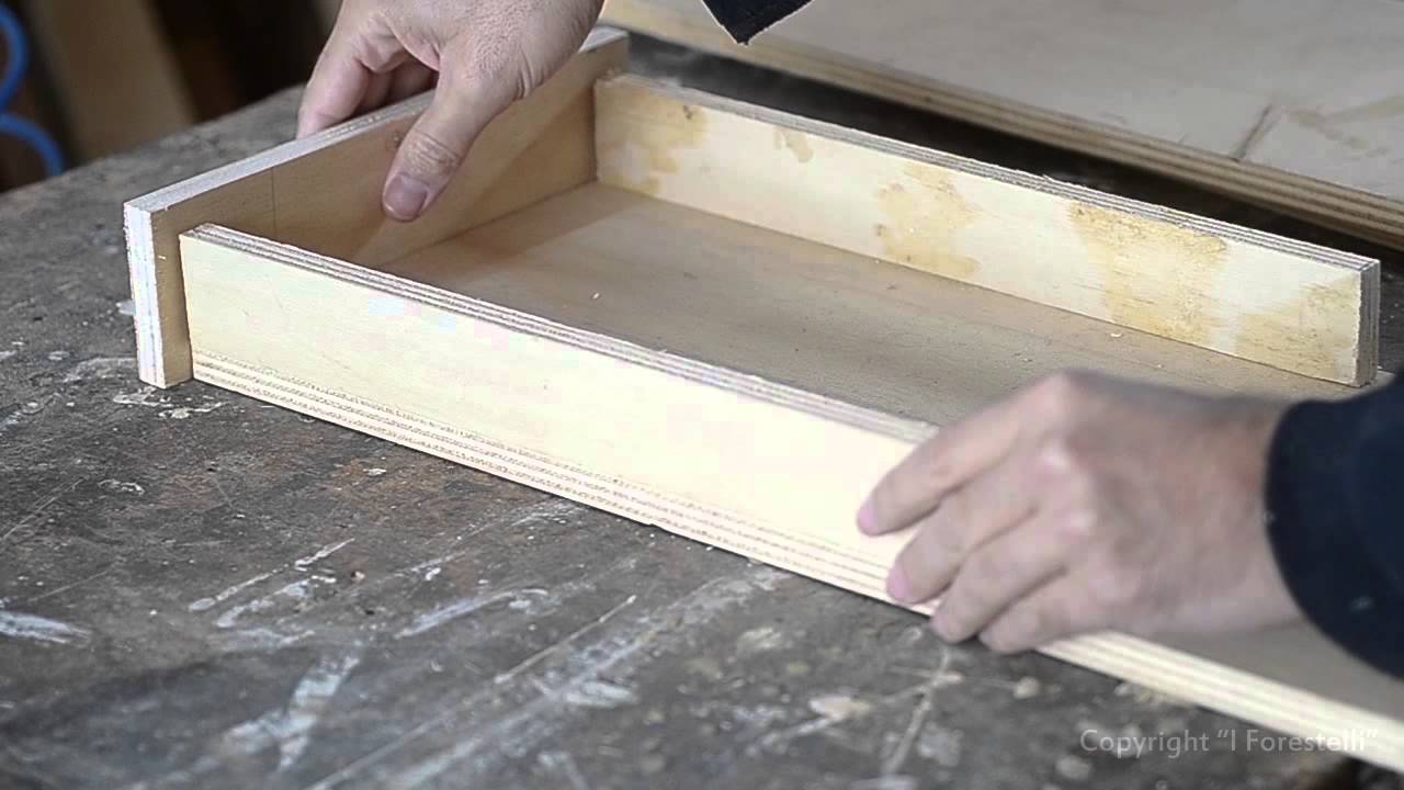 Watch Now Costruiamo una Batbox per i pipistrelli Costruiamo una Batbox per i pipistrelli