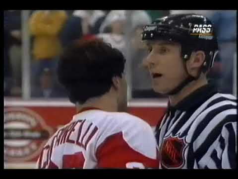 Ciccarelli (DET) smokes Ciccone (CHI) 4/12/96