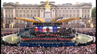 Robbie Williams &quot;Let me Entertain you&quot;  The Queens Party outside Buckingham Palace concert HD