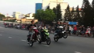 preview picture of video 'Đua Xe Bình Thạnh - Rung Chuyển Tâm Bão ( FULL 5 phút )'