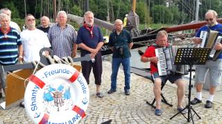 preview picture of video 'Shantychor Tampenjungs im Juli auf Hiddensee'