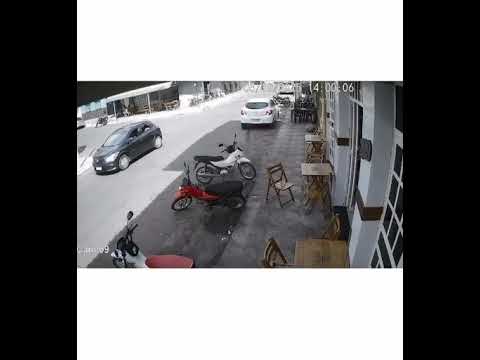 Homem com mandado de prisão em aberto se envolve em acidente dirigindo embriagado