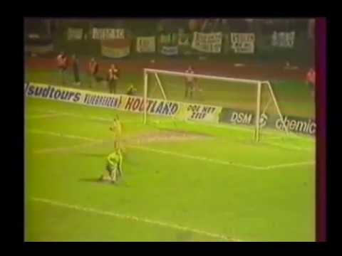 Hristo Stoichkov (CSKA Sófia) - 15/03/1989 - Roda JC-HOL 2x1 CSKA Sófia - 1 gol
